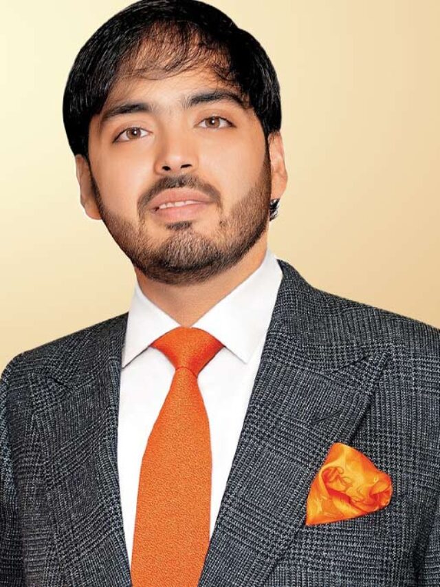 यात्रा के दौरान अनंत अंबानी ने बचाईं 250 मुर्गियो की जान डबल रुपये मे खरीद लिया  ओर आजाद कारवाया, द्वारका तक 140 किमी की पदयात्रा जारी